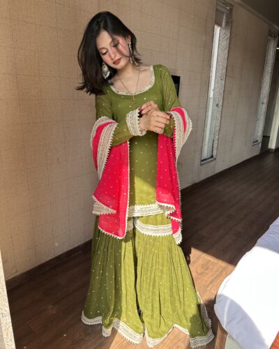 Gulrang Gharara Set